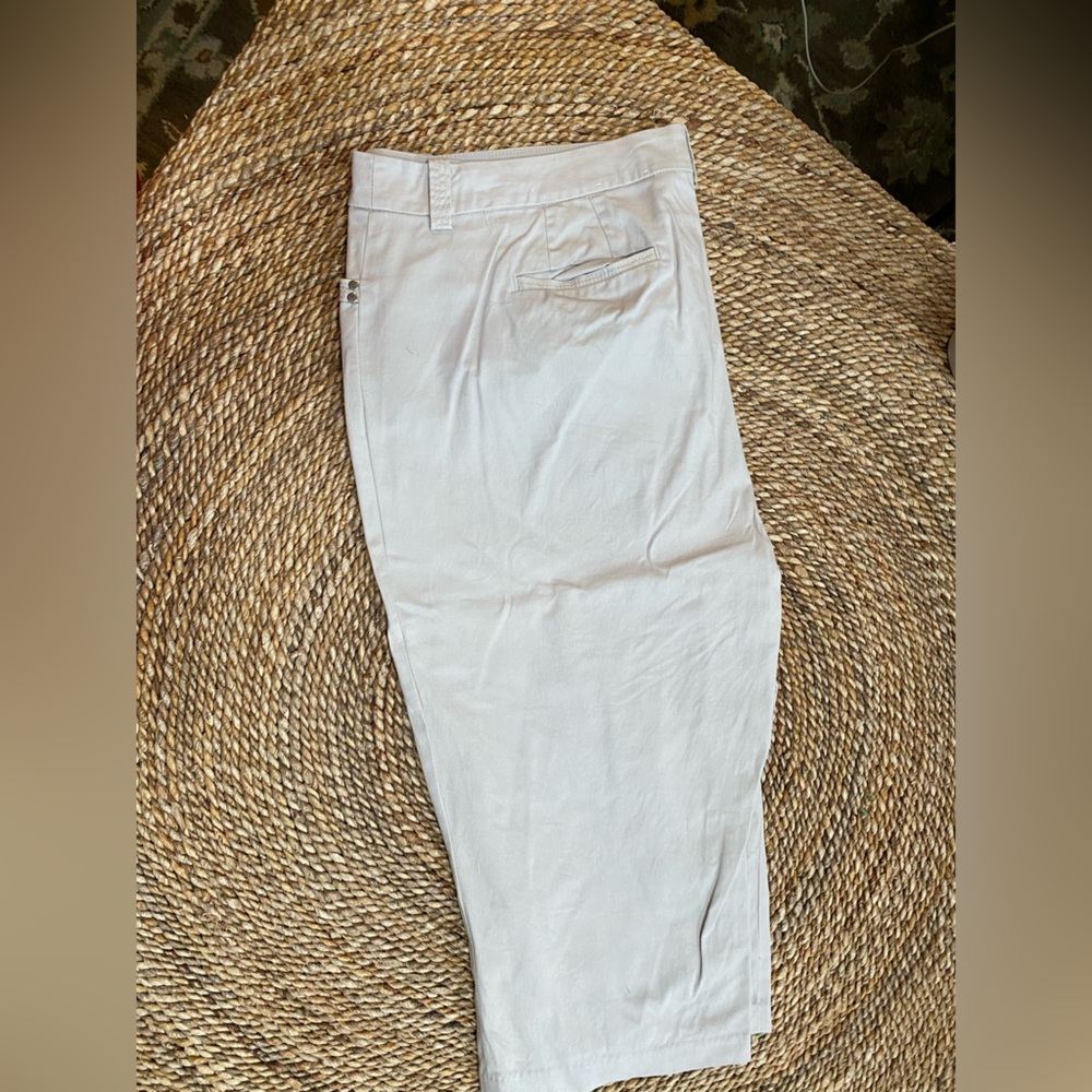 Cato curvy for cropped pants, light khaki color. 20W